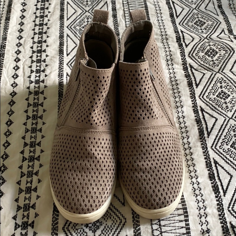Art Class boots size 2